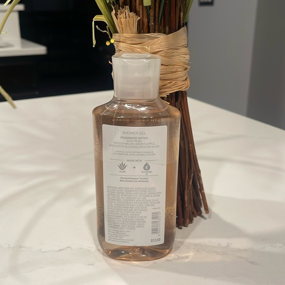 Bath & Body Works Fresh Sparkling Snow body gel BN - Picture 2 of 4